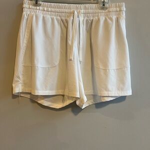 DSG Women's White Shorts SIZE Medium